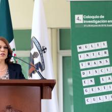 Doctora Avelar Álvarez durante su participación en la inauguración del coloquio