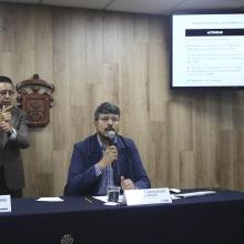 maestro Noé Albino González Gallegos, durante la rueda de prensa