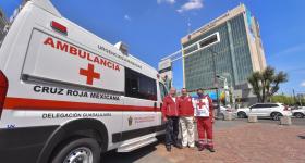 Personal de la Cruz roja y ambulancia 
