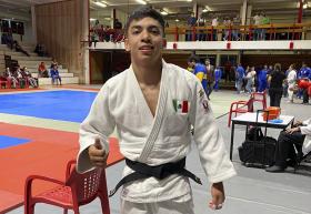 Arath Juárez Silva, estudiante de UDGVirtual al finalizar competencia
