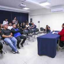 Público asistente, escuchando la charla