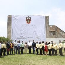 Autoridades universitarias en acto protocolario
