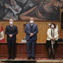 Raúl Padilla López, Rector Ricardo Villanueva Lomelí y Marisol Schulz Manaut en presídium de la rueda de prensa