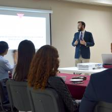 La planta académica de los posgrados está conformada por profesionistas en activo del campo en el que imparten clases