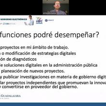 Presentación del maestro Ernesto Mena durante la sesión