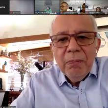 Mtro. José Luis de Alba González, durante el coloquio