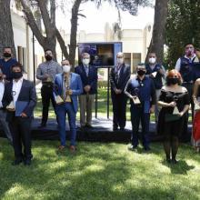 Foto grupal de periodistas reconocidos