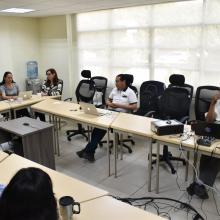 Investigadores de UDGVirtual Israel Tonatiuh Lay y María Elena Anguiano, en reunión por Día Mundial de Concienciación sobre el Autismo.