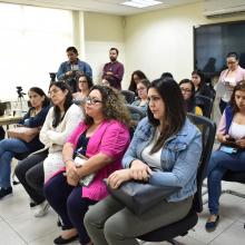 Asistentes al panel de discusión