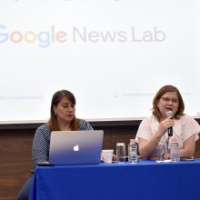 En presídium Mariana Alvarado asesora de UDGVirtual y la maestra Rosalía Orozco coordinadora de la maestría en Periodismo Digital