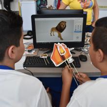 Niños aprenden sobre realidad aumentada