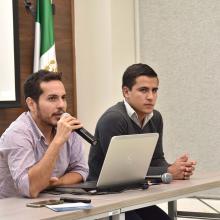 Maestro Adán Michel Ramos, durante su participación en la charla