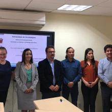 Egresada y sinodales de proyecto