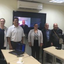 Egresada Norma Candolfi con sinodales y coordinadora del doctorado