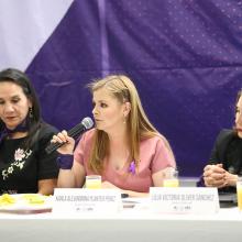 Presídium durante el evento