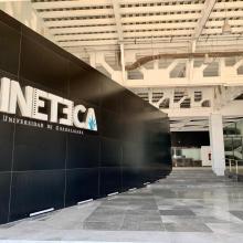 Camino de ingreso a la Cineteca de la Universidad de Guadalajara.