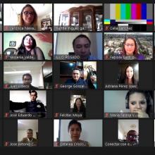 Egresados durante la toma de protesta