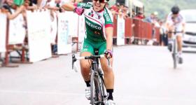 Alumna Andrea Ramírez, en competencia de ciclismo