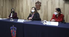 Presídium durante la rueda de prensa